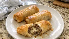 Ατομικές κιμαδόπιτες με σπιτικό φύλλο και κασέρι – τραγανές, χορταστικές