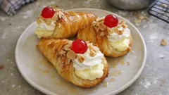 Σιροπιαστά κορνεδάκια με κρέμα: τραγανά απ’ έξω, βελούδινα μέσα
