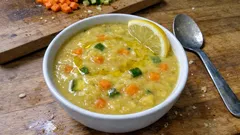 Βελούδινη σούπα φάβας με λαχανικά – νηστίσιμη, χορταστική και εύκολη