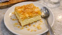 Γαλατόπιτα της γιαγιάς με φύλλο κρούστας: κρέμα που δένει εύκολα και κόβεται τέλεια