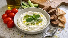 Μους φέτας με γιαούρτι: αφράτη σε 5 λεπτά στον πολυκόφτη