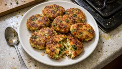 Μπιφτέκια λαχανικών με τυρί στο φούρνο: τραγανά απ’ έξω, ζουμερά μέσα