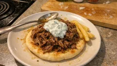 Pulled beef στο φούρνο σε πακέτο: λιώνει με δύο πιρούνια και μένει ζουμερό