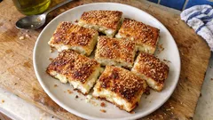 Τυρόπιτα στην τοστιέρα χωρίς φύλλο: αφράτη, με φέτα και έτοιμη σε λίγα λεπτά