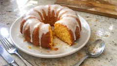 Bundt cake πορτοκάλι: αφράτο, βουτυράτο και γεμάτο άρωμα σε κάθε φέτα