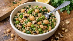 Παλληκάρια Κρήτης: δροσερή οσπριοσαλάτα με σιτάρι, λεμόνι και ελαιόλαδο