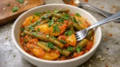 Φασολάκια λαδερά στον φούρνο με πατάτες: να βγουν μελωμένα, χωρίς κόπο