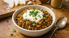 Φακές με πλιγούρι και ζεστά μπαχαρικά – με δροσερό γιαούρτι λεμονιού