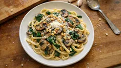 Λιγκουίνι με σπανάκι και μανιτάρια – κρεμώδη μακαρονάδα χωρίς κρέμα