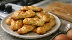 Πασχαλινά κουλουράκια με πορτοκάλι και μαστίχα – αφράτα και τραγανά για μέρες