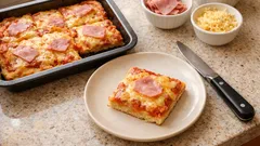 Εύκολη πίτσα για παιδιά χωρίς μαγιά—ζύμη στο ταψί και ψήσιμο χωρίς αναμονή