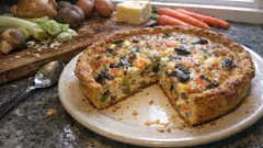 Αλμυρή τάρτα λαχανικών με ζύμη κουρού – σταθερή γέμιση με ένα απλό σοτάρισμα