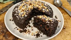 Νηστίσιμο κέικ σοκολάτας χωρίς αυγά και γαλακτοκομικά – βγαίνει αφράτο κάθε φορά