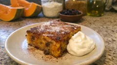 Φελόπιτα Λήμνου: καραμελωμένη κολοκύθα στο ταψί με κανέλα και σταφίδες