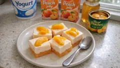 Γιαουρτογλυκό με ζελέ ροδάκινο: δροσερό γλυκό ψυγείου με 3 υλικά