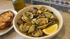 Γυαλιστερές & κυδώνια αχνιστά: ανοίγουν σε 2 λεπτά, με σκόρδο και λεμόνι