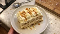 Πάστα αμυγδάλου με σαβαγιάρ: γλυκό ψυγείου που κόβεται τέλεια σε κομμάτια