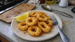 Καλαμαράκια τηγανητά σαν ταβέρνα: σωστό πανάρισμα και τηγάνισμα στους 190°C