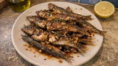 Σαβόρο με τηγανητά ψαράκια: η νησιώτικη σάλτσα με σκόρδο, ξύδι και πετιμέζι