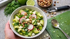 «Μακαρόνια» από κολοκύθι με μανούρι: δροσερή συνταγή χωρίς βράσιμο, σε 10 λεπτά