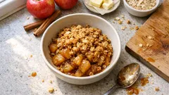 Apple crumble σε 30′: καραμελωμένα μήλα και τραγανό crumble