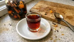 Φατουράδα Κυθήρων στο σπίτι: αρωματικό λικέρ με τσίπουρο, κανέλα και γαρύφαλλο