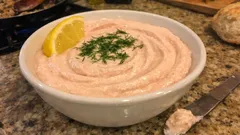 Ταραμοσαλάτα μους χωρίς ψωμί: βελούδινη, έτοιμη σε 10′ και δένει σαν μαγιονέζα