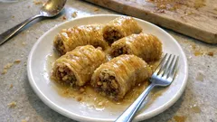 Μπακλαβάς ρολό: τραγανός, σωστά σιροπιασμένος και κόβεται πανεύκολα