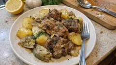 Κατσικάκι με μαράθια στο ταψί: λεμονάτο, ζουμερό και με πατάτες που λιώνουν