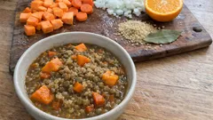 Φακές με γλυκοπατάτα και πλιγούρι: χυλωμένες, αρωματικές και πολύ χορταστικές