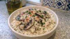 Vegan λευκή σάλτσα μανιταριών: κρεμώδης, αρωματική και δένει εύκολα