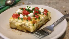 Πατάτες με αυγά στον φούρνο με φέτα και γιαούρτι – χορταστικό ταψί για κάθε ώρα