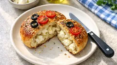 Τυρόψωμο στο air fryer με φέτα και ντομάτα: αφράτο και μοσχομυριστό