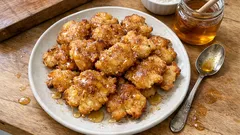 Κουταλίδες Μάνης στο τηγάνι: αφράτες τηγανίτες με 5 υλικά, έτοιμες σε λίγα λεπτά