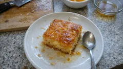 Πορτοκαλόπιτα με φύλλο κρούστας: τραγανή απ’ έξω, αφράτη και σωστά σιροπιασμένη