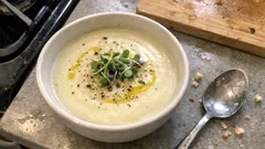 Σούπα κουνουπίδι βελουτέ με ψημένο κουνουπίδι – κρεμώδης, αρωματική και εύκολη