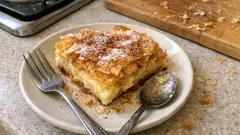 Μπουγάτσα της τεμπέλας στο ταψί: πλισέ φύλλο, κρέμα στο σύρμα και κανέλα