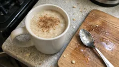 Δασόαλο με αμύγδαλο και μαστίχα: ζεστό, κρεμώδες ρόφημα που χορταίνει